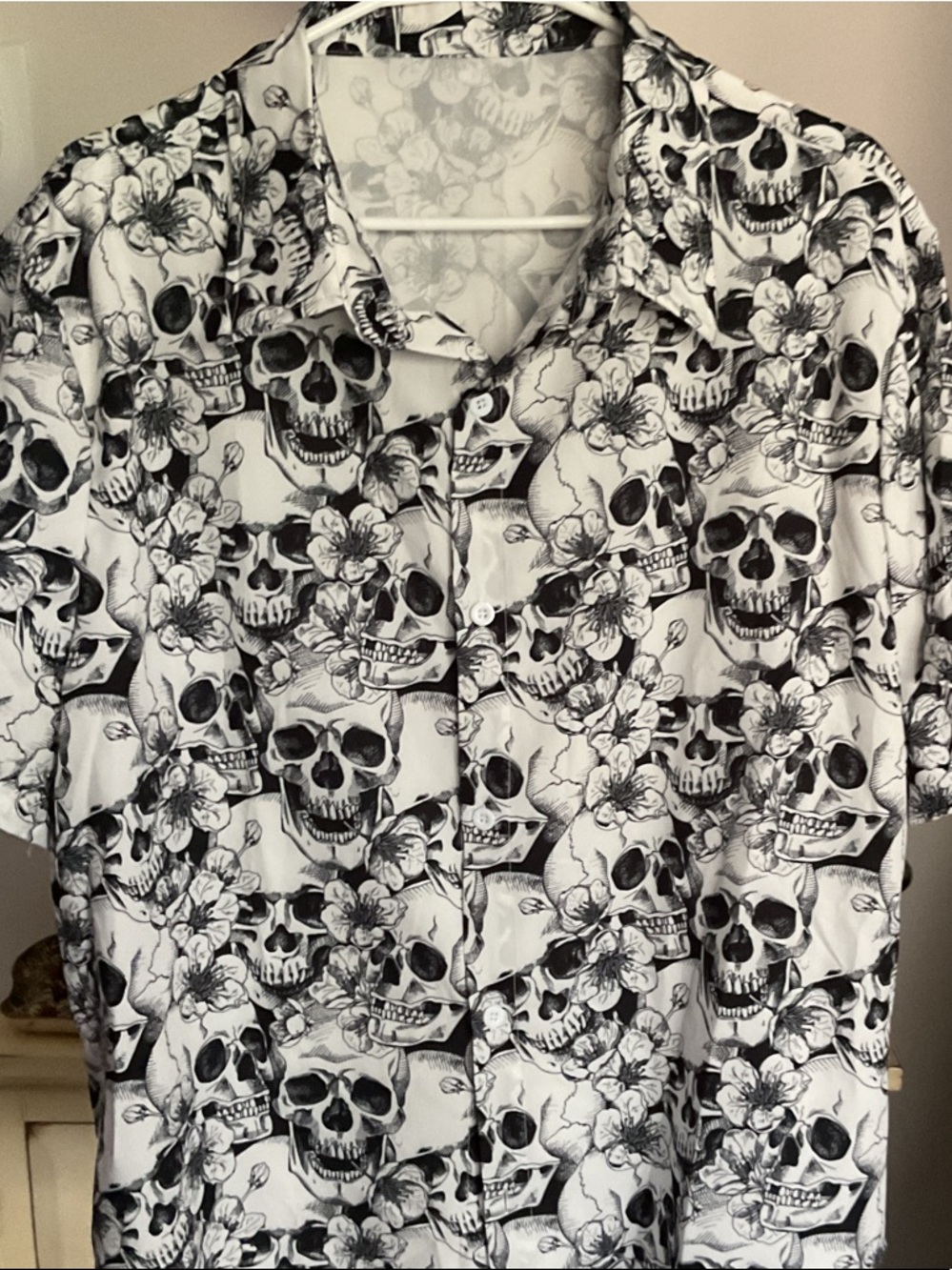 Men's Skull & Floral Short-Sleeve Button-Up Shirt - Black & White